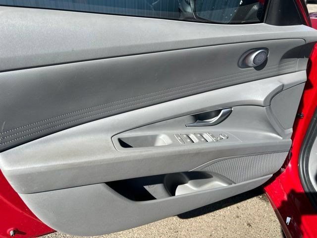 Used 2023 Hyundai Elantra SEL FWD image 11