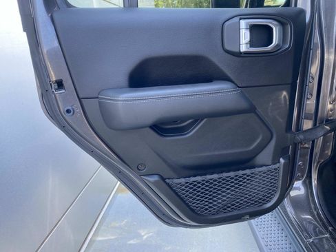 Used 2020 Jeep Wrangler Unlimited Sahara AWD/4WD image 11