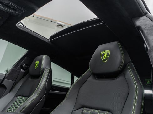Used 2021 Lamborghini Urus image 18