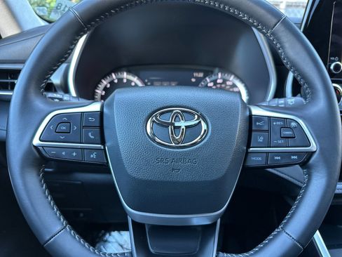 Used 2023 Toyota Highlander XLE image 27