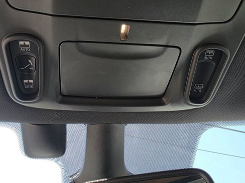 Used 2021 Chrysler Pacifica Touring-L w/ Uconnect Theater Family Group AWD/4WD image 27