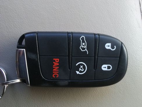 Used 2020 Jeep Grand Cherokee Overland image 18