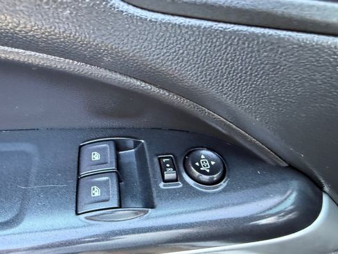 Used 2022 Chevrolet Colorado LT w/ Fleet Safety Package RWD image 11