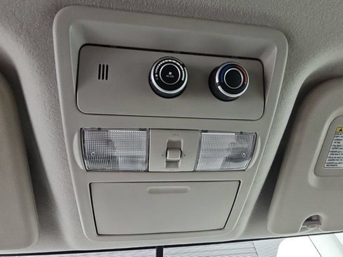 Used 2017 Nissan NV 3500 SL RWD image 22