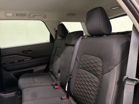 Certified 2025 Nissan Pathfinder S image 17