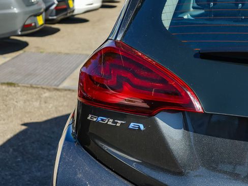 Used 2021 Chevrolet Bolt LT image 5