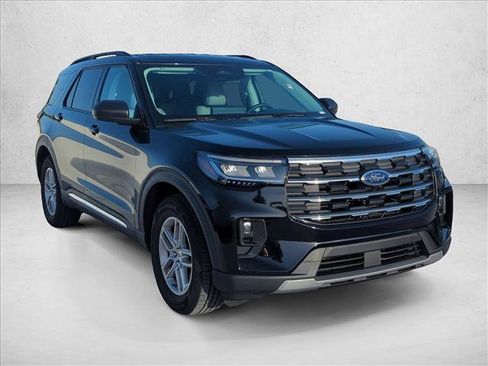 Used 2025 Ford Explorer Active w/ Active Comfort Package RWD image 3