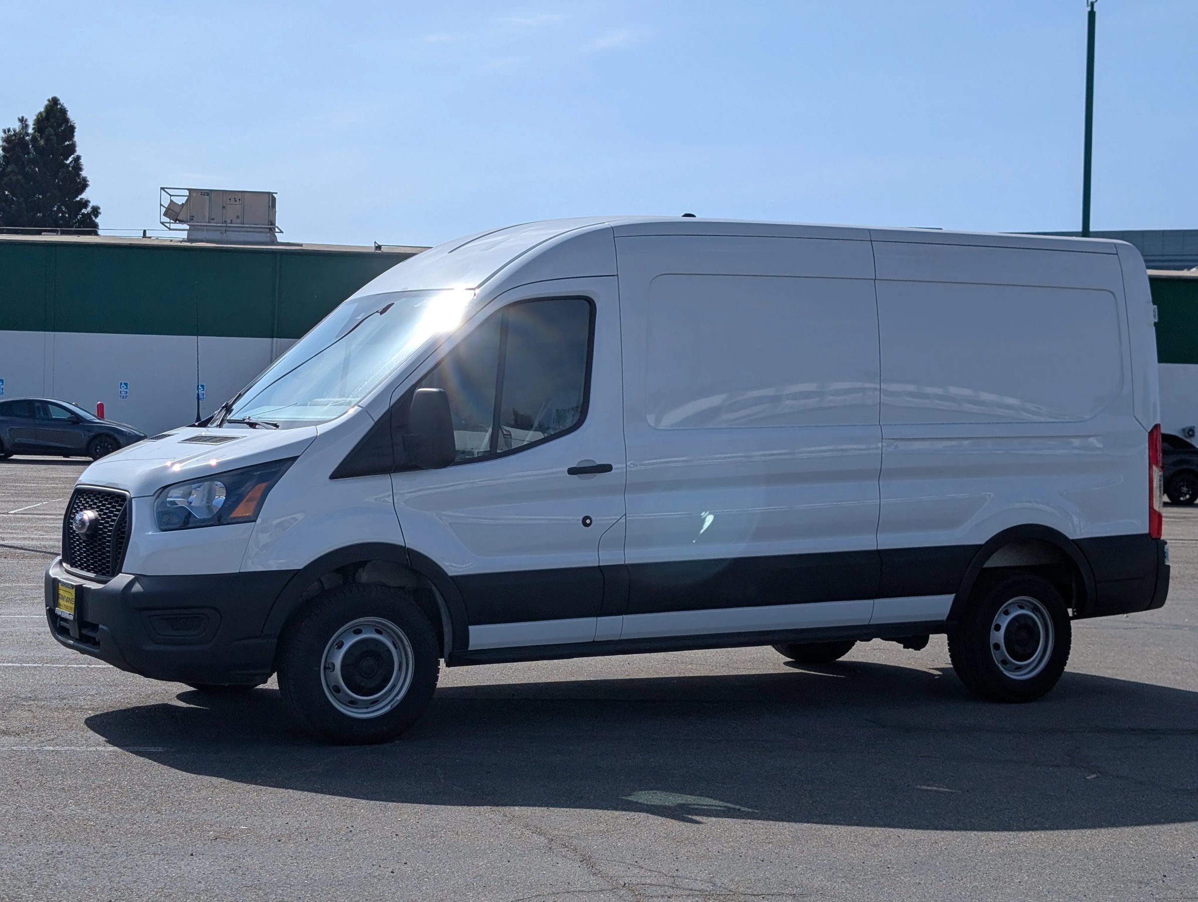 Used 2025 Ford Transit 250 148 Medium Roof RWD image 3
