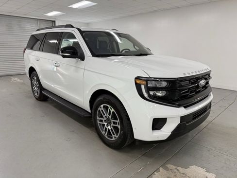 New 2025 Ford Expedition Active image 3