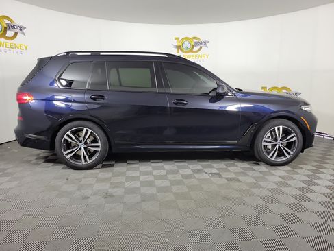 Used 2021 BMW X7 xDrive40i w/ M Sport Package AWD/4WD image 4