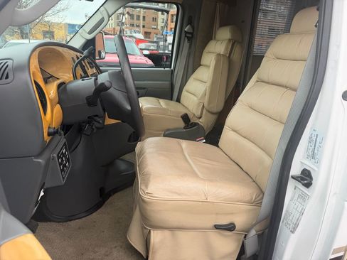 Used 2006 Ford E-350 and Econoline 350 Super Duty image 15