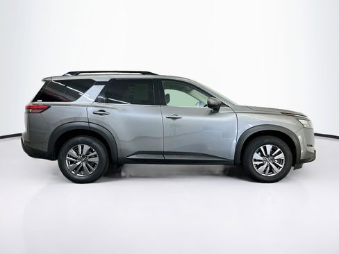 Used 2025 Nissan Pathfinder SV AWD/4WD image 10
