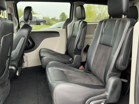Used 2019 Dodge Grand Caravan SXT FWD image 29