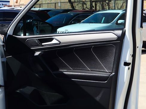 Used 2022 Volkswagen Tiguan SE R-Line image 31