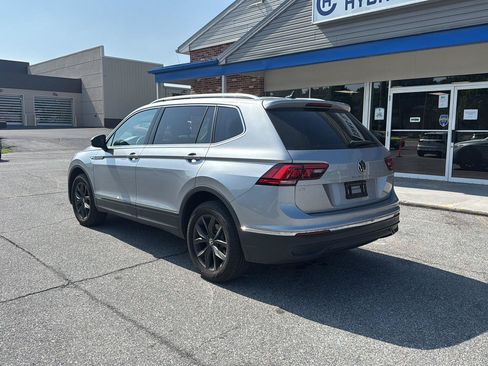 Used 2023 Volkswagen Tiguan SE AWD/4WD image 3