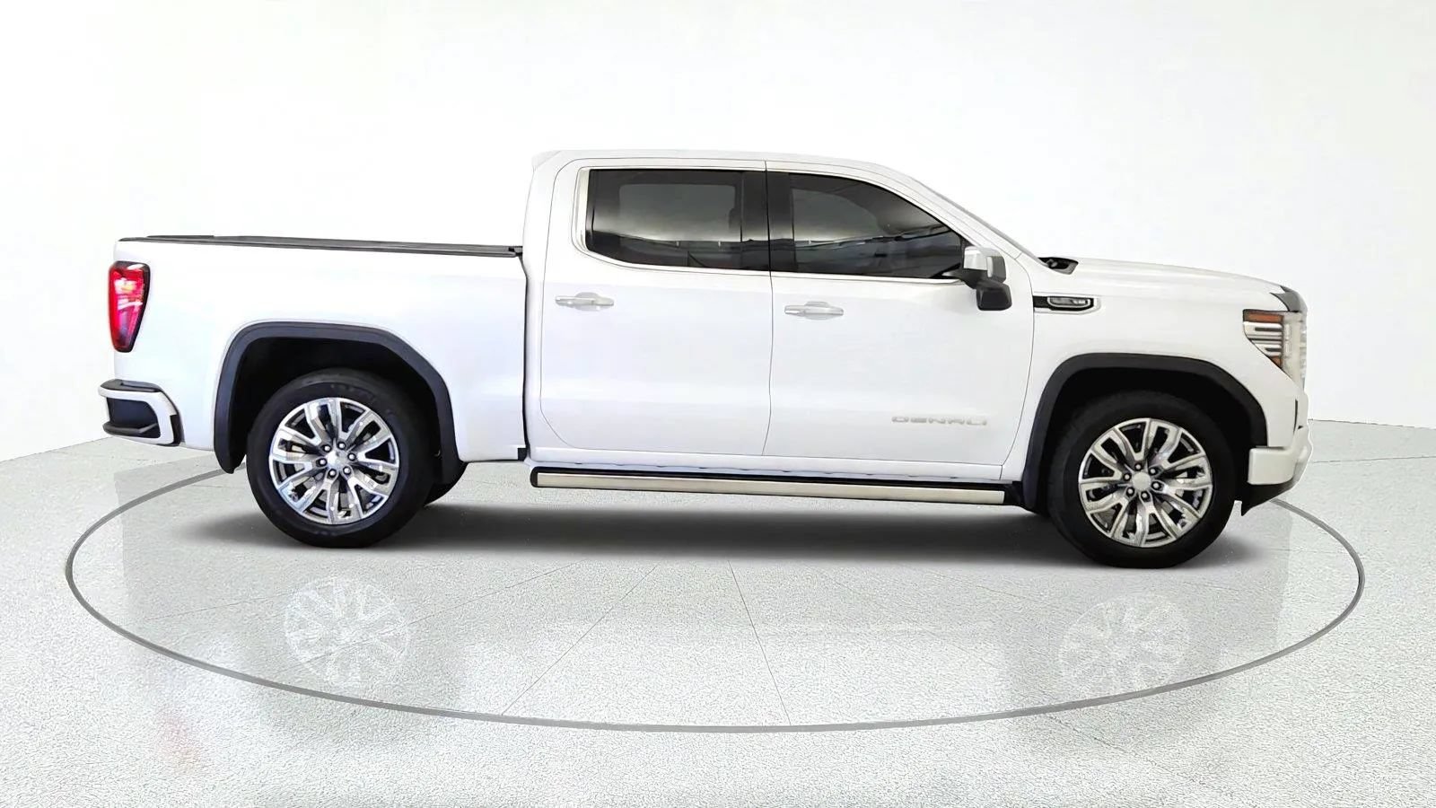 Used 2024 GMC Sierra 1500 Denali w/ Denali Reserve Package AWD/4WD image 10
