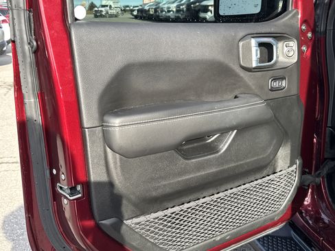 Used 2021 Jeep Wrangler Unlimited Sahara w/ Cold Weather Group image 15