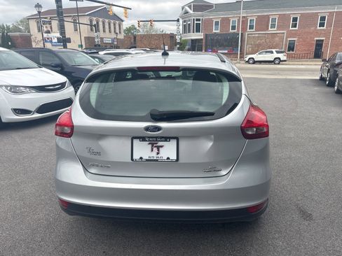 Used 2015 Ford Focus SE FWD image 4
