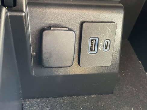 Used 2023 Ford Explorer XLT w/ Equipment Group 202A image 17