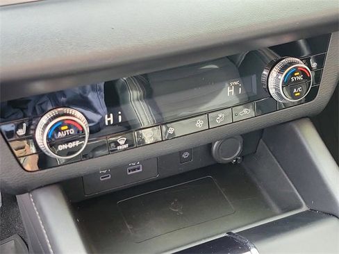 Used 2024 Mitsubishi Outlander image 27