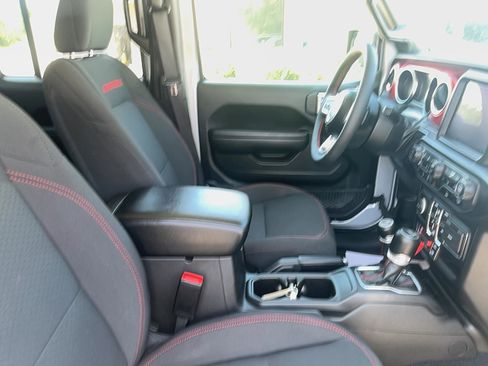 Certified 2023 Jeep Gladiator Rubicon w/ Cold Weather Group image 17