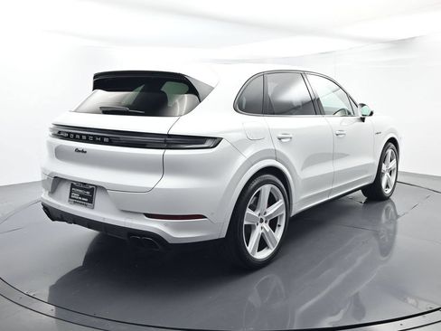 Certified 2025 Porsche Cayenne Turbo AWD/4WD image 14