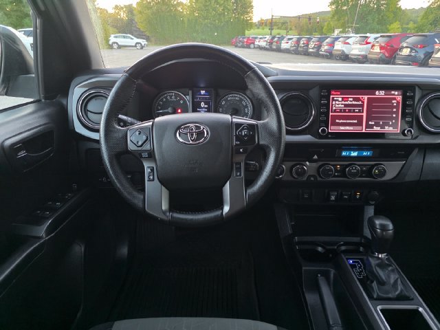 Used 2022 Toyota Tacoma TRD Off-Road AWD/4WD image 20