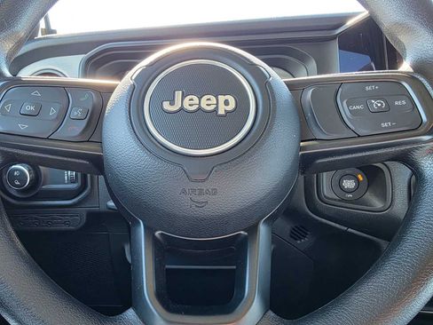 Used 2025 Jeep Gladiator Mojave AWD/4WD image 24