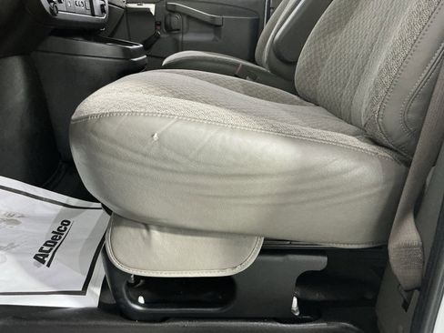 Used 2019 Chevrolet Express 2500 RWD image 15