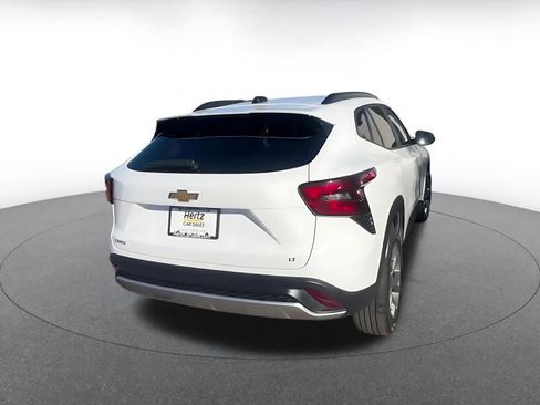 Used 2025 Chevrolet Trax LT image 12