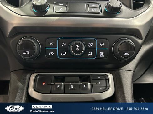 Used 2023 GMC Acadia SLE image 19