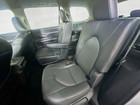 Used 2025 Toyota Grand Highlander XLE image 28