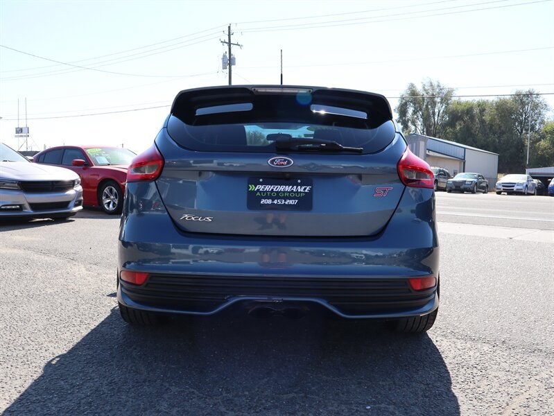 Used 2018 Ford Focus ST w/ Equipment Group 402A FWD image 5
