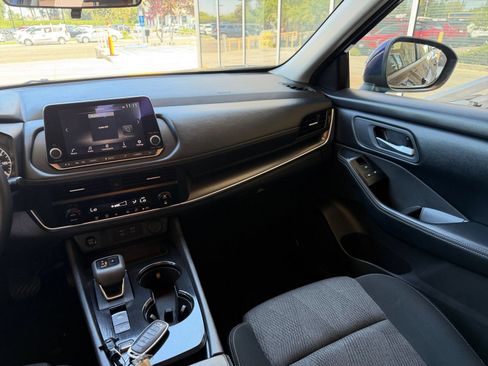 Used 2025 Nissan Rogue SV FWD image 37