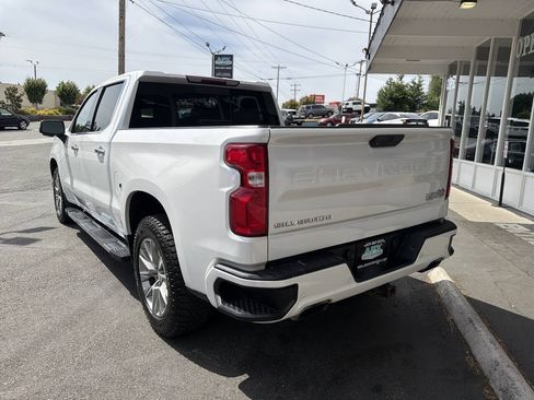 Used 2019 Chevrolet Silverado 1500 High Country w/ Technology Package AWD/4WD image 4