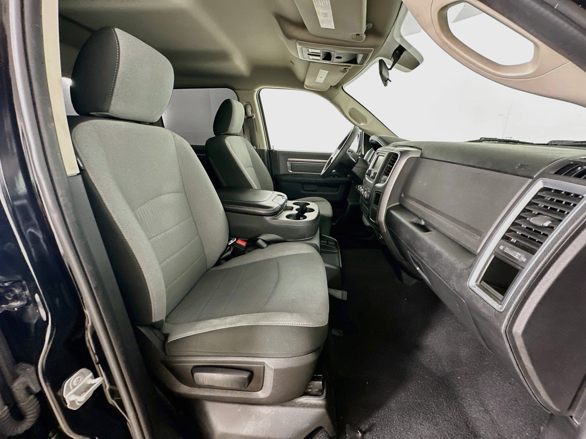 Used 2021 RAM 1500 Classic SLT AWD/4WD image 29