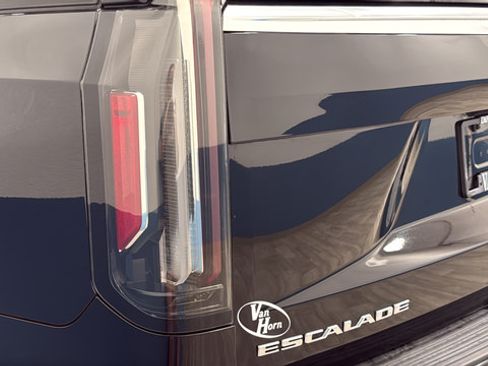 Used 2023 Cadillac Escalade ESV Premium Luxury AWD/4WD image 41