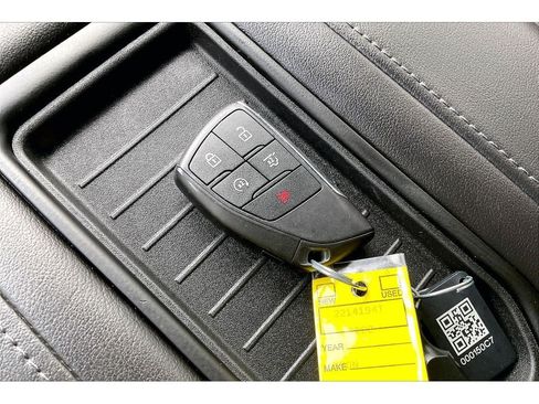Used 2022 GMC Yukon SLE AWD/4WD image 14