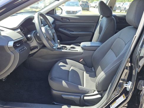 Used 2025 Nissan Altima 2.5 S image 3