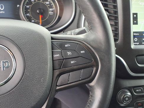 Used 2019 Jeep Cherokee Trailhawk w/ Cold Weather Group AWD/4WD image 14