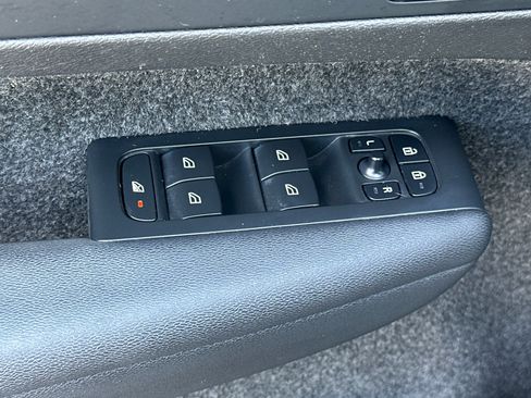 Certified 2023 Volvo XC40 B4 Ultimate FWD image 13