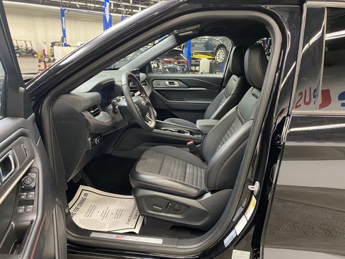Used 2025 Ford Explorer ST-Line w/ ST-Line Street Pack image 25