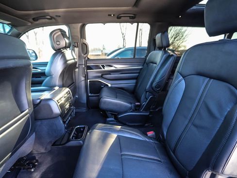 Used 2023 Jeep Wagoneer L Series III w/ Premium Group I image 22