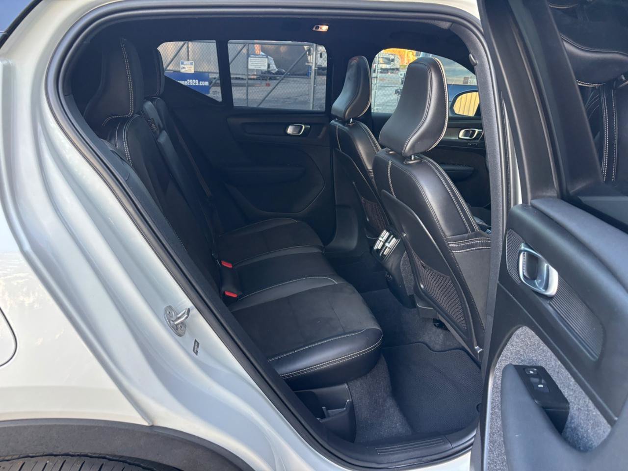 Used 2022 Volvo XC40 T5 R-Design AWD/4WD image 23