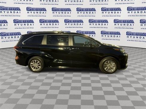 Used 2024 Toyota Sienna XLE image 9