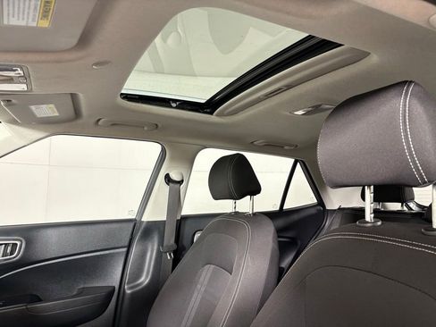 Used 2025 Hyundai Venue SEL FWD image 20