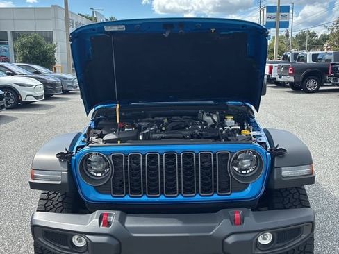 Used 2025 Jeep Gladiator Rubicon w/ Safety Group AWD/4WD image 18