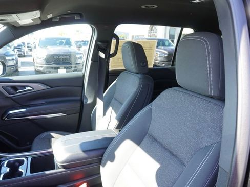 Used 2025 Chevrolet Traverse LT w/ Driver Confidence Package image 18