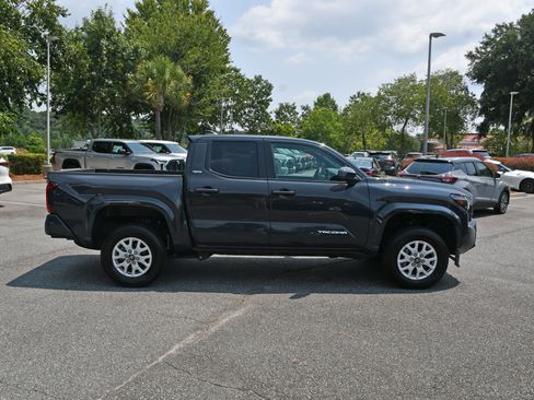 Certified 2025 Toyota Tacoma SR5 AWD/4WD image 5