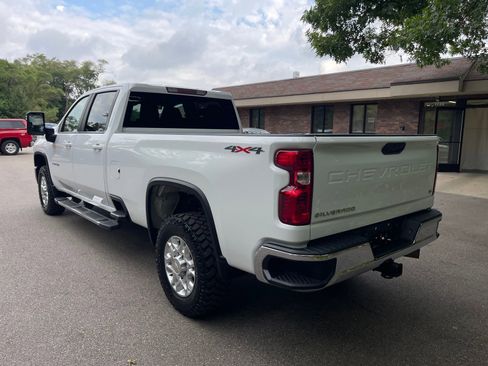 Used 2024 Chevrolet Silverado 3500 LT image 3